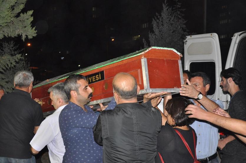 HDP’li Aysel Tuğlukun annesinin cenazesine saldırı