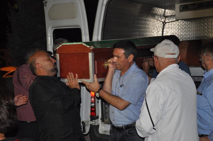 HDP’li Aysel Tuğlukun annesinin cenazesine saldırı
