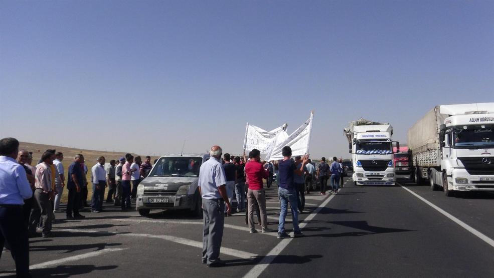 Tepki için karayolunu trafiğe kapattılar