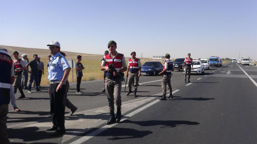Tepki için karayolunu trafiğe kapattılar