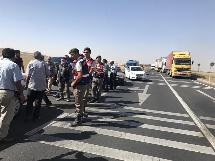 Tepki için karayolunu trafiğe kapattılar