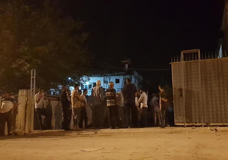 1 günlük buzağıyı kurtarmak isterken öldü