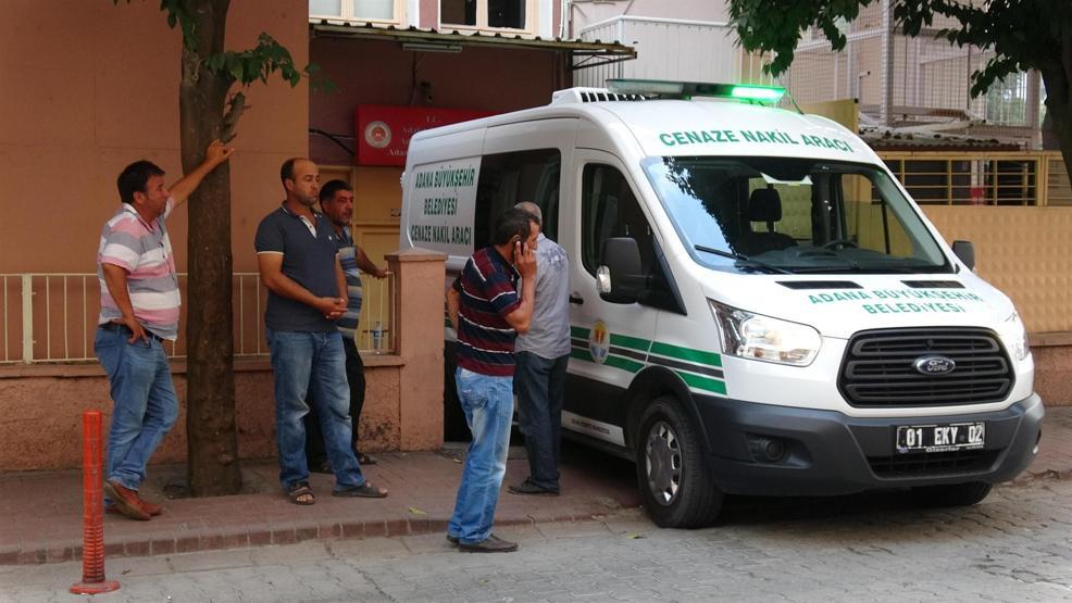 1 günlük buzağıyı kurtarmak isterken öldü