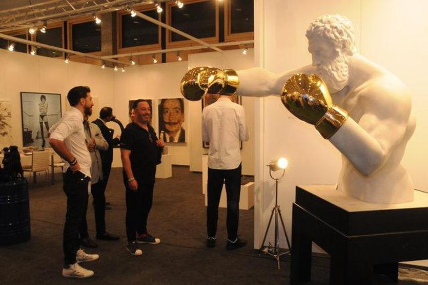 Contemporary Istanbul ünlü akımına uğradı