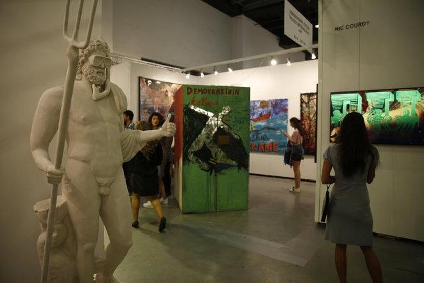 Contemporary Istanbul ünlü akımına uğradı