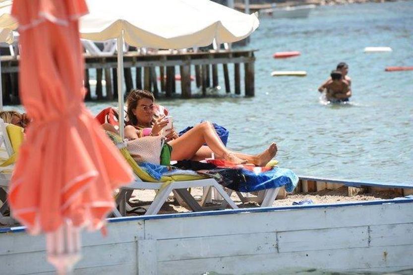 Özlem Yıldız photoshop kurbanı oldu
