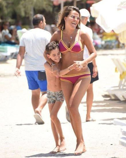Özlem Yıldız photoshop kurbanı oldu