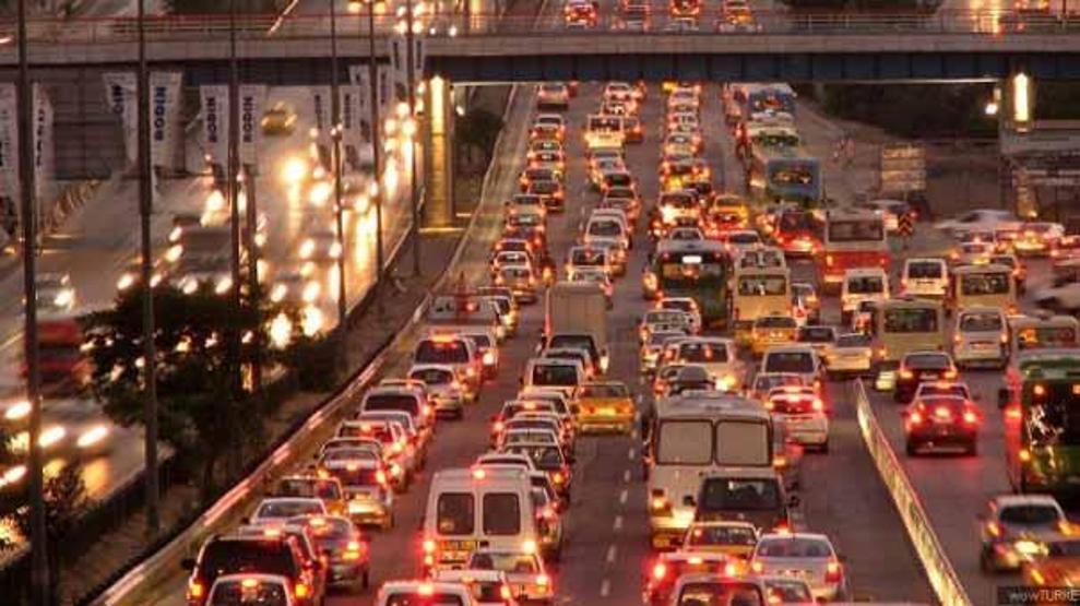 Tatil bitti İstanbulda trafik yoğunlaştı