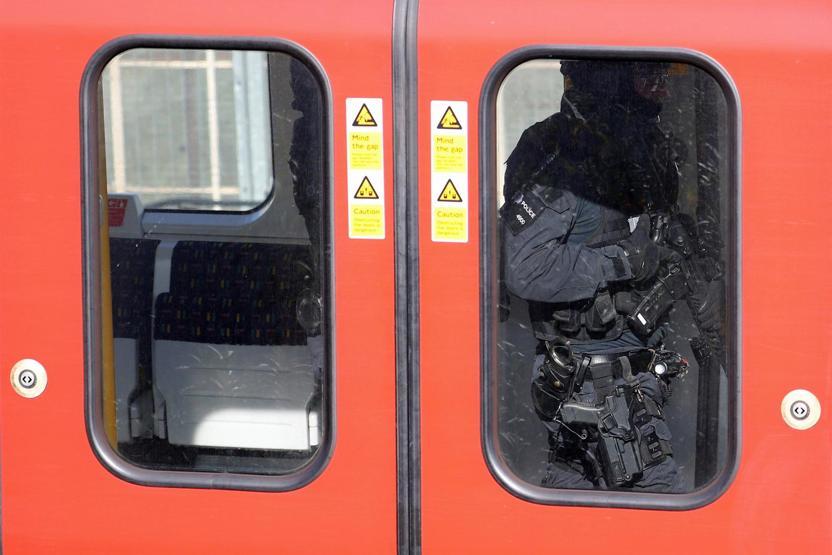 Londradaki metro patlamasından ilk görüntüler