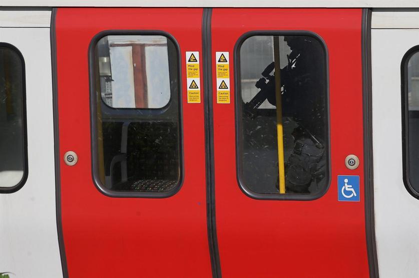 Londradaki metro patlamasından ilk görüntüler