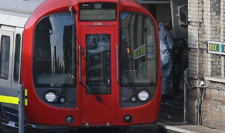 Londradaki metro patlamasından ilk görüntüler