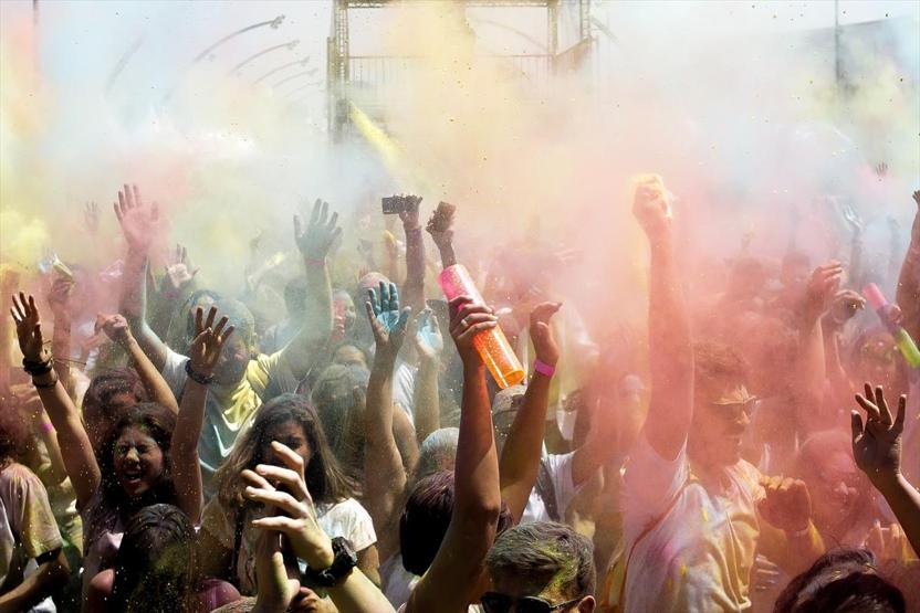 Renklerin festivali Brezilyaya taşındı