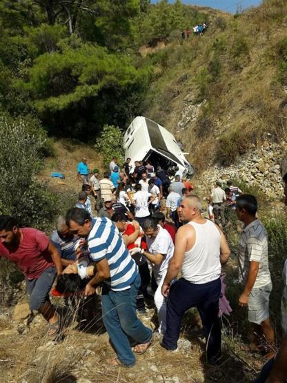 Antalyada tur otobüsü şarampole devrildi: 5 ölü, 27 yaralı