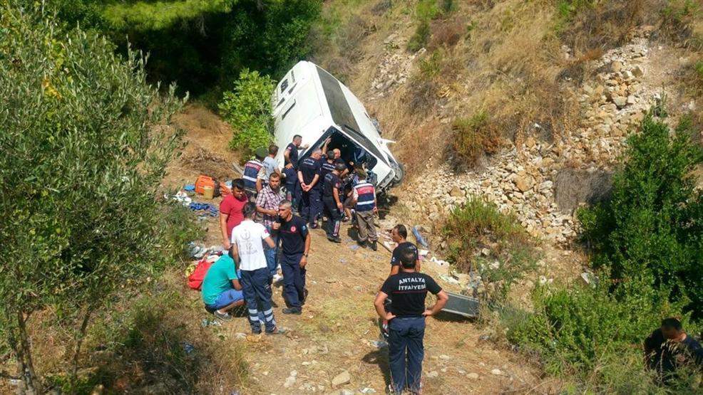 Antalyada tur otobüsü şarampole devrildi: 5 ölü, 27 yaralı