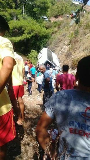 Antalyada tur otobüsü şarampole devrildi: 5 ölü, 27 yaralı
