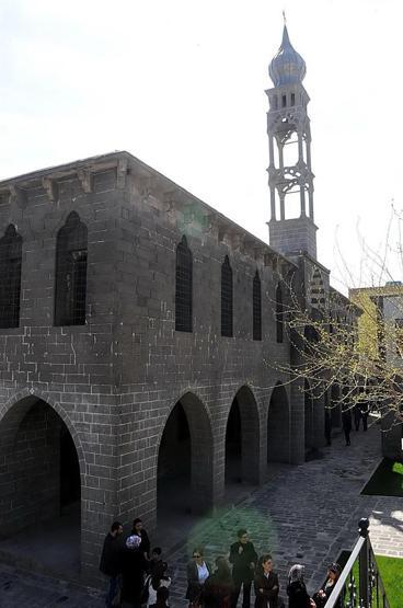 Surdaki Ermeni kilisesi şimdi de hırsızların hedefinde