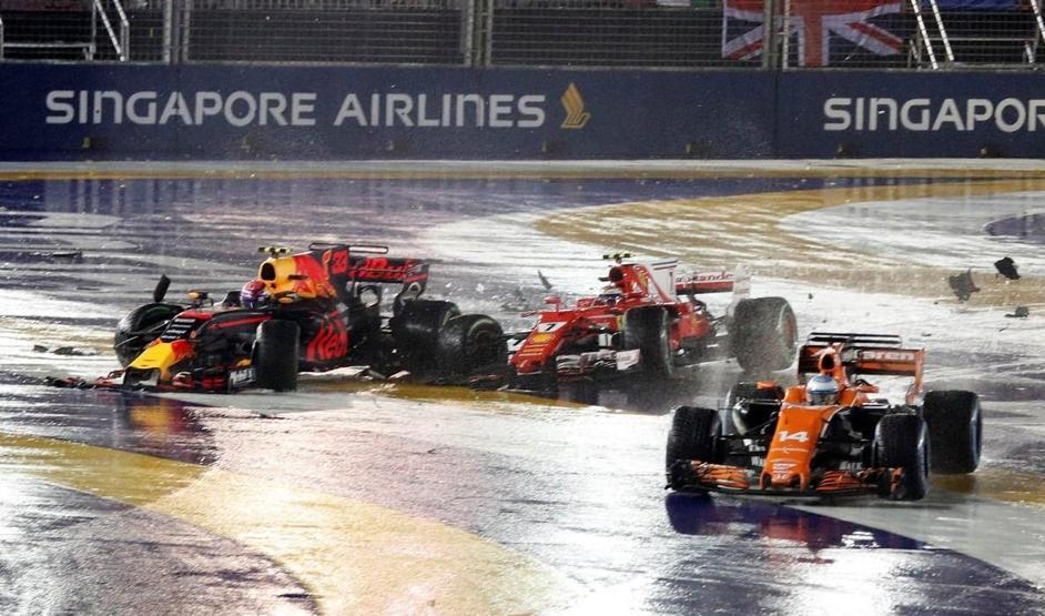 Formula 1 Singapur GPsinde unutulmaz başlangıç