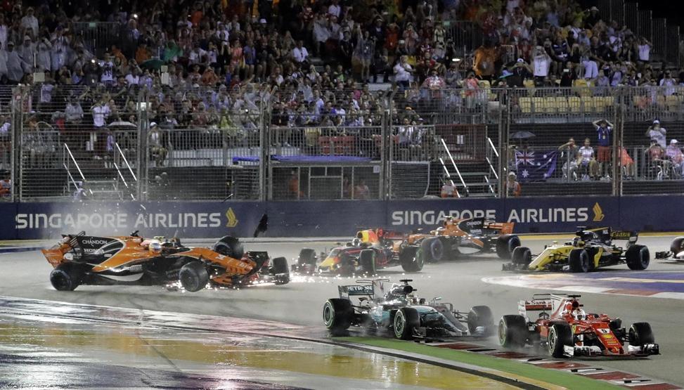 Formula 1 Singapur GPsinde unutulmaz başlangıç