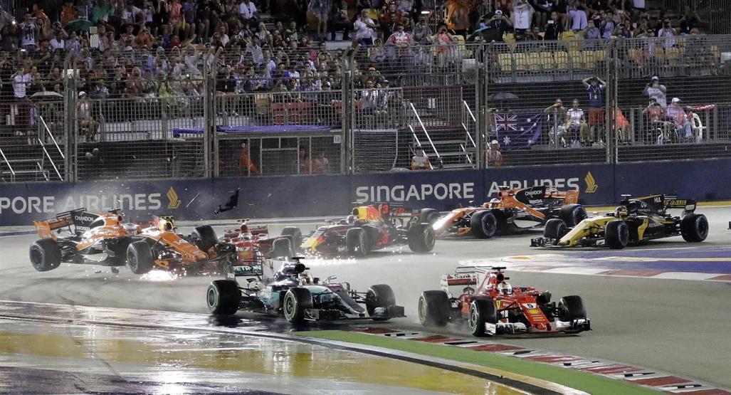 Formula 1 Singapur GPsinde unutulmaz başlangıç