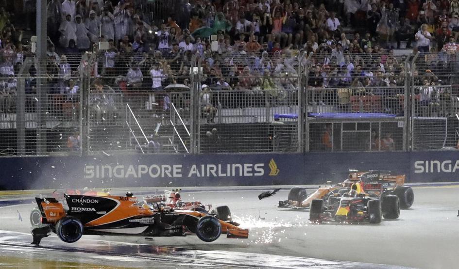 Formula 1 Singapur GPsinde unutulmaz başlangıç