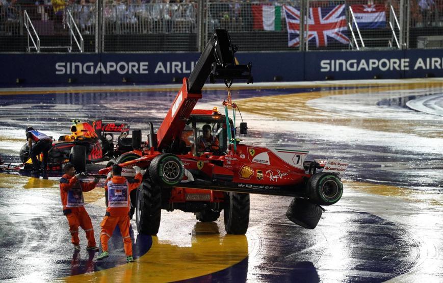 Formula 1 Singapur GPsinde unutulmaz başlangıç