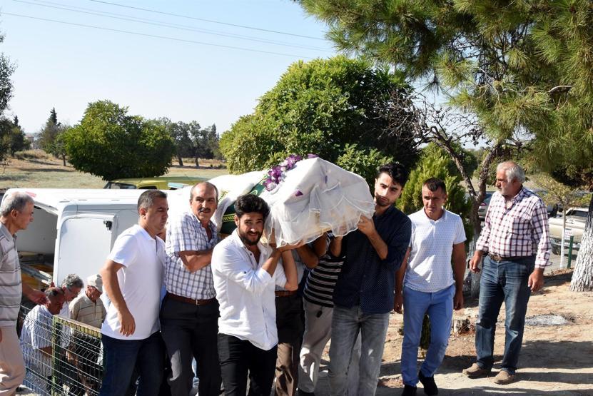 Son yolculuğuna gelinlikle uğurlandı