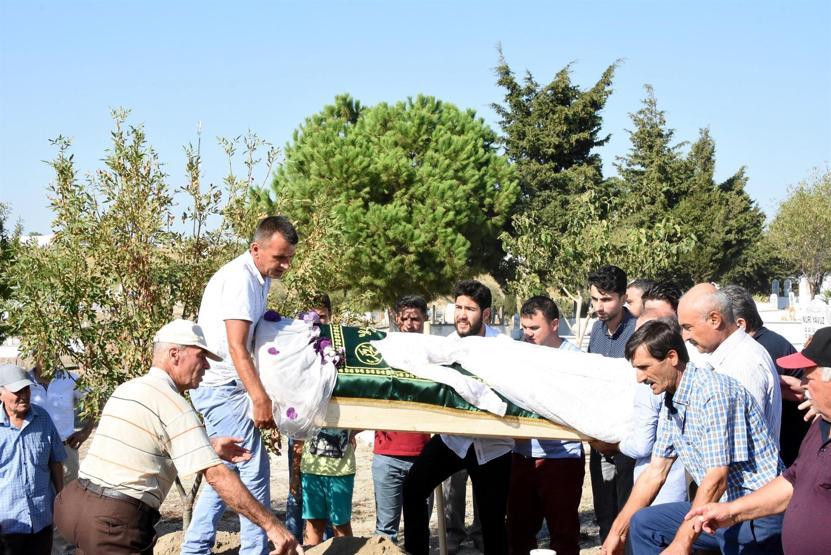 Son yolculuğuna gelinlikle uğurlandı
