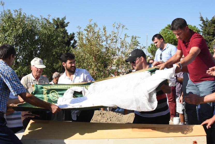 Son yolculuğuna gelinlikle uğurlandı