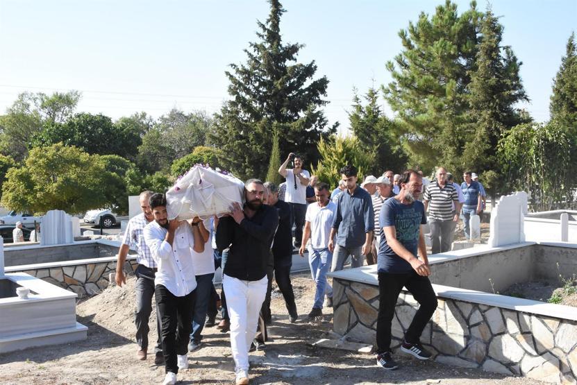 Son yolculuğuna gelinlikle uğurlandı