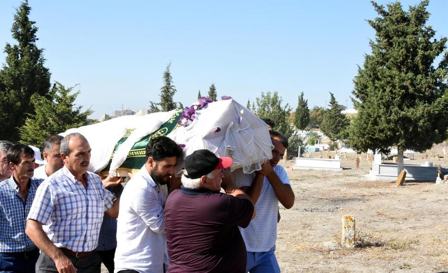 Son yolculuğuna gelinlikle uğurlandı