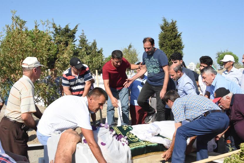 Son yolculuğuna gelinlikle uğurlandı