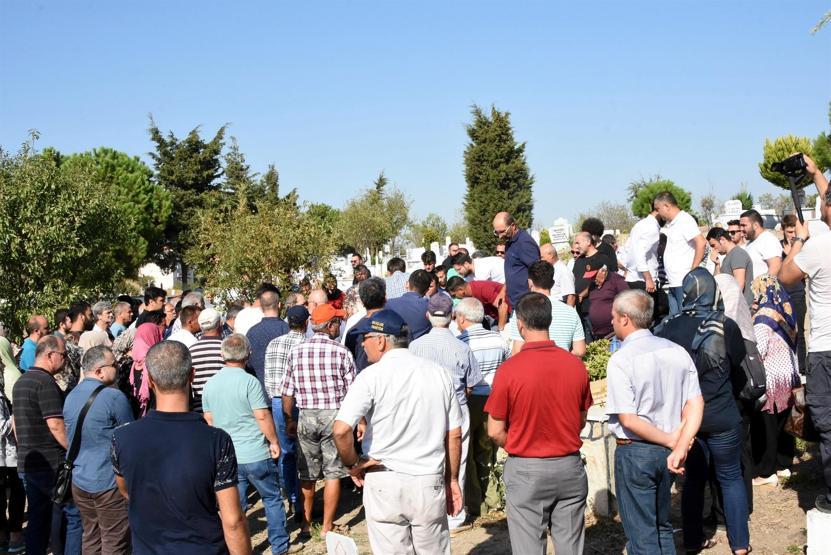 Son yolculuğuna gelinlikle uğurlandı