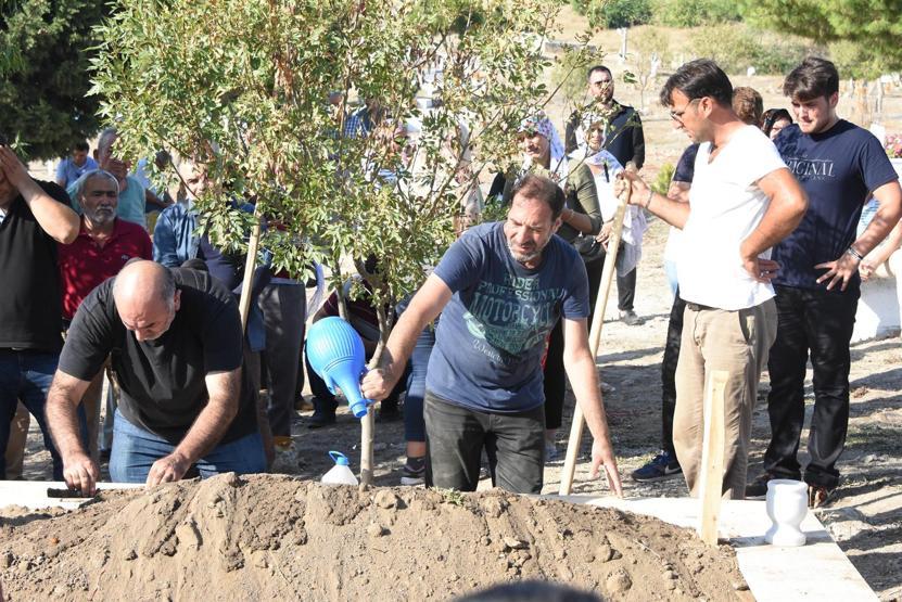 Son yolculuğuna gelinlikle uğurlandı