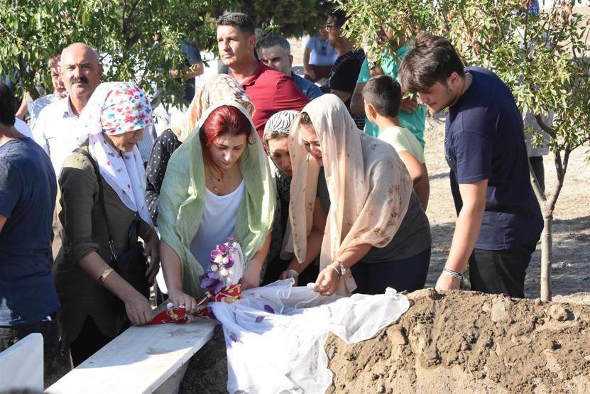 Son yolculuğuna gelinlikle uğurlandı