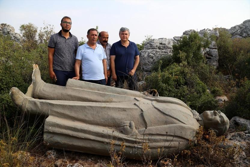 Ormanlık alana atılmış 2 metrelik Atatürk heykeli bulundu