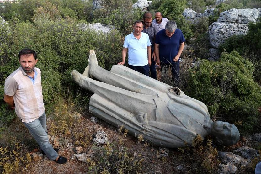 Ormanlık alana atılmış 2 metrelik Atatürk heykeli bulundu
