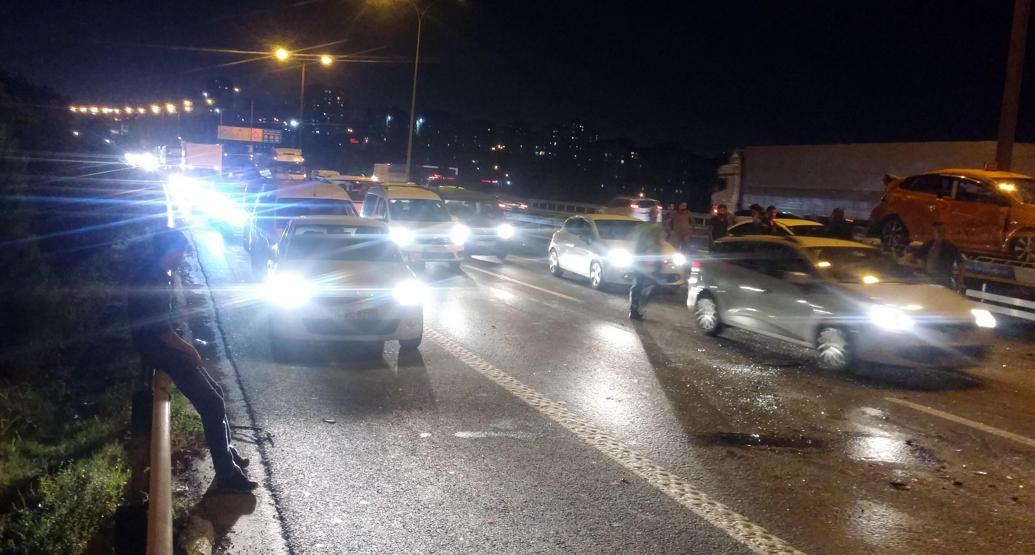5 araç birbirine girdi, TEM Otoyolu Edirne yönüne trafiğe kapandı