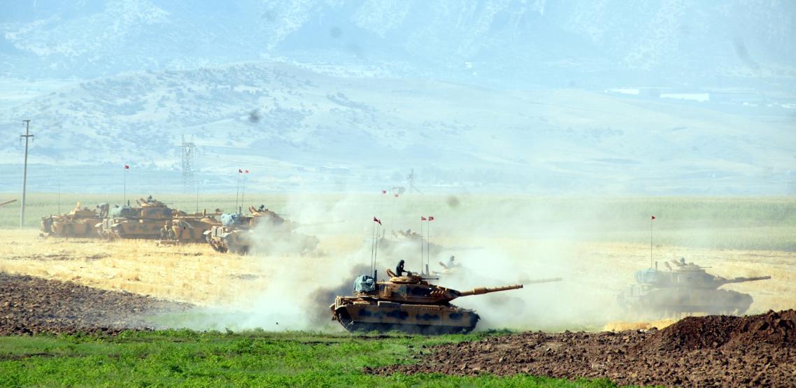 Tanklar sınırda gövde gösterisinde