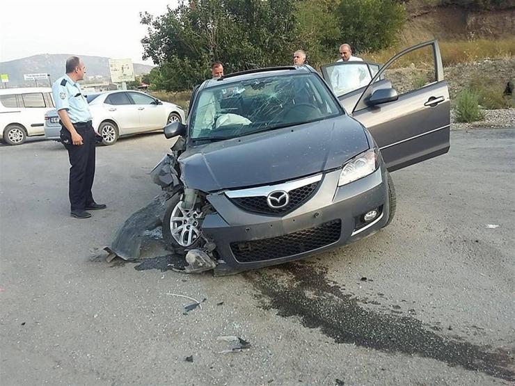 Çaldığı otomobille polis noktasına çarptı
