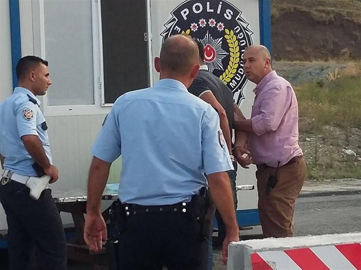 Çaldığı otomobille polis noktasına çarptı