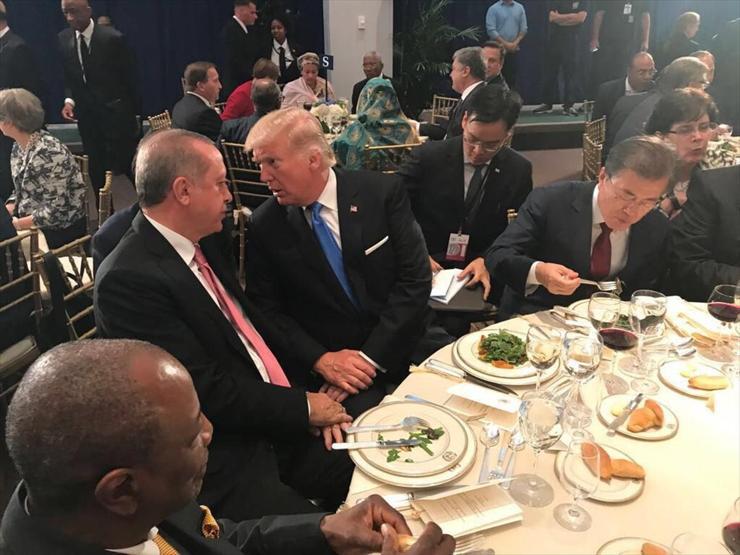 Cumhurbaşkanı Erdoğan ve Trump aynı masada buluştu