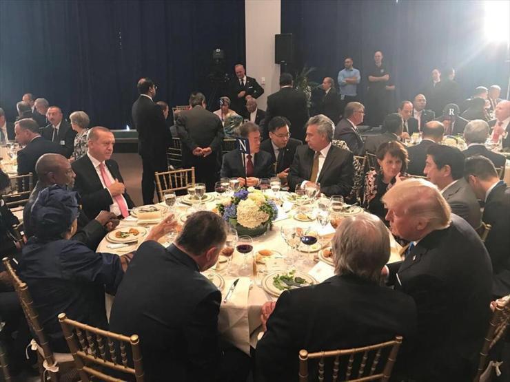 Cumhurbaşkanı Erdoğan ve Trump aynı masada buluştu