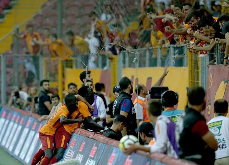 Galatasaray 2017-2018 sezonunda para basıyor