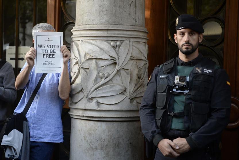 Son dakika... İspanya polisi, Katalan hükümetinin genel merkezine baskın yaptı