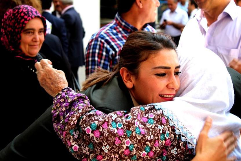 İlçenin ilk kadın askerine yoğun ilgi
