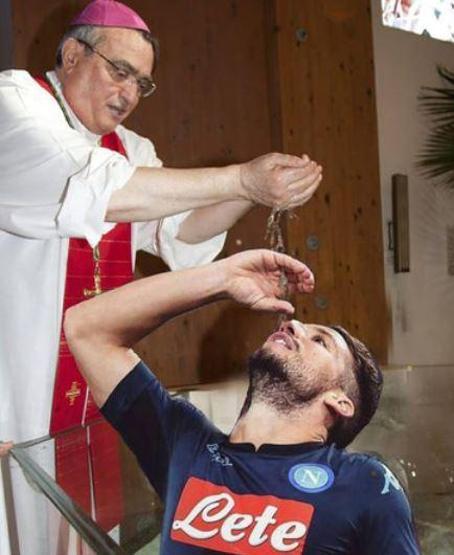 Mertensin gol sevincine Photoshop