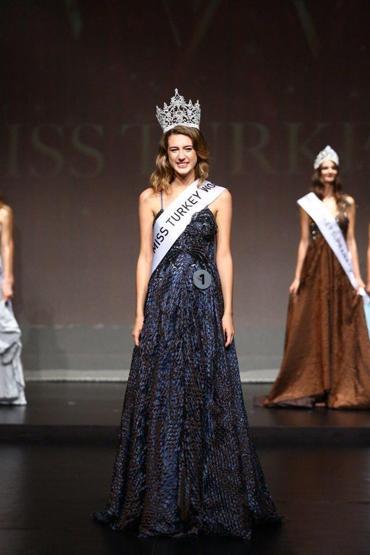 Itır Esenin 15 Temmuz paylaşımı Miss Turkey 2017 tacının geri alınmasına neden oldu