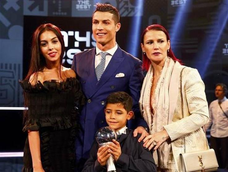 Cristiano Ronaldonun kızı olacak
