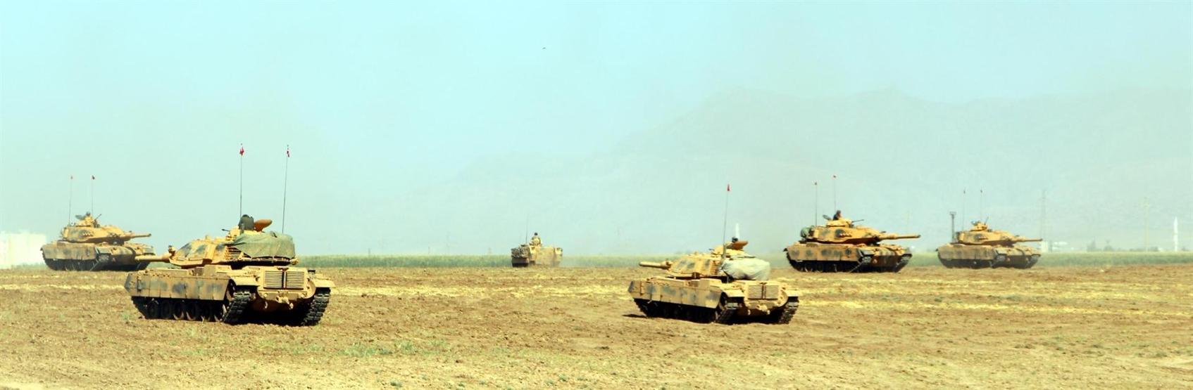 Haburda tanklara manevra ve taarruz eğitimi