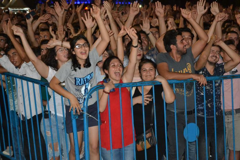 Aleyna Tilki konserde sahneyi terk etti